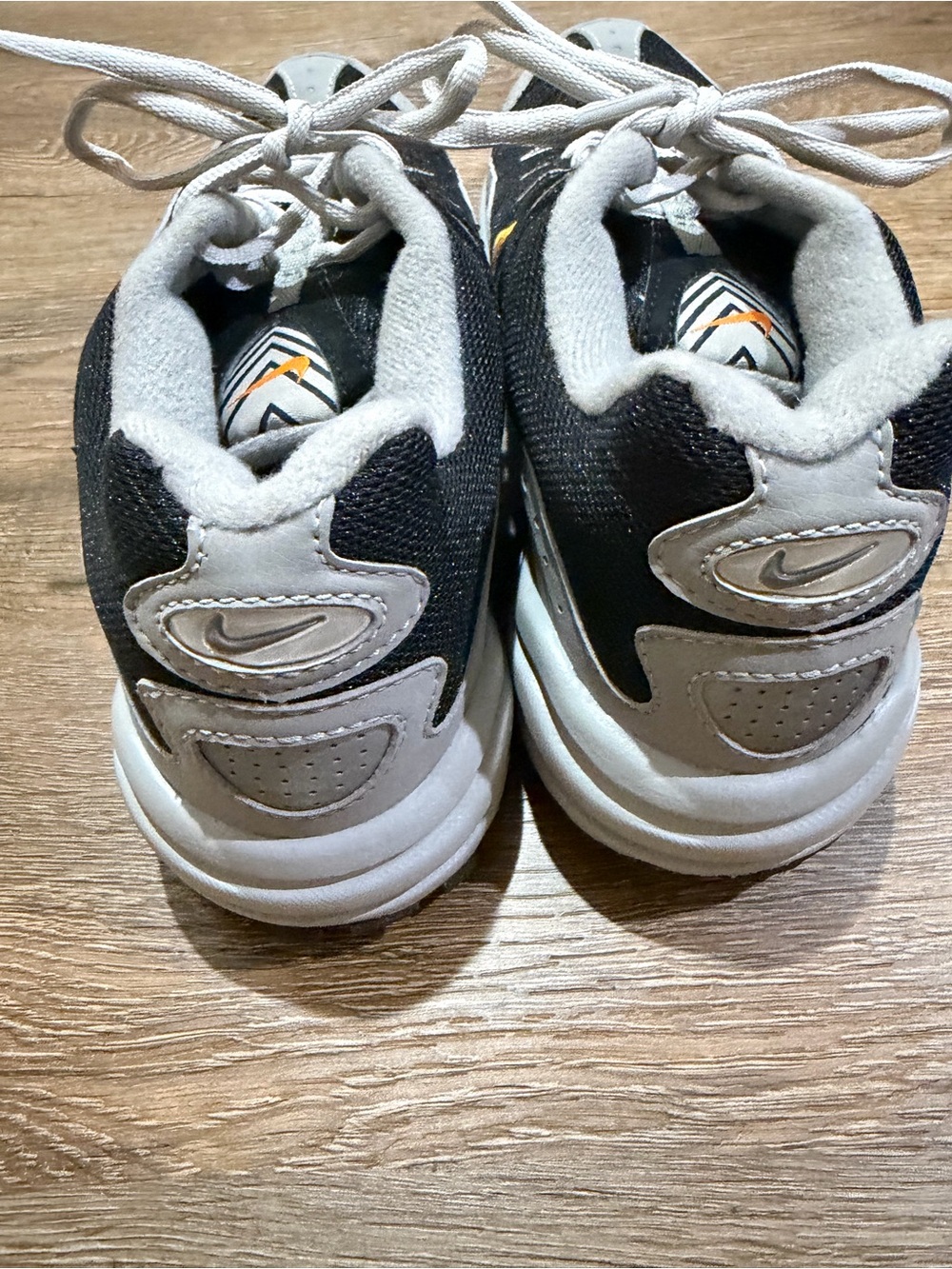 Vintage Nike Y2K Running Sneakers Black Gray Orange Unisex Sz Men 7.5/Women 9 - Picture 4 of 8